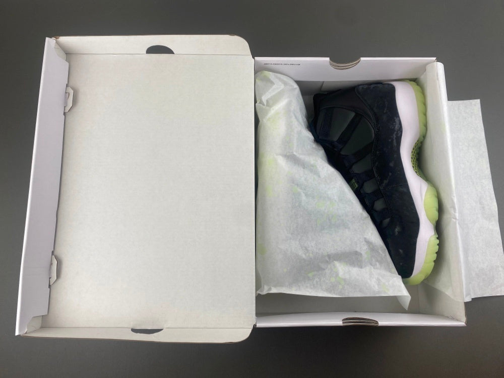 AJ 11 Sneaker School