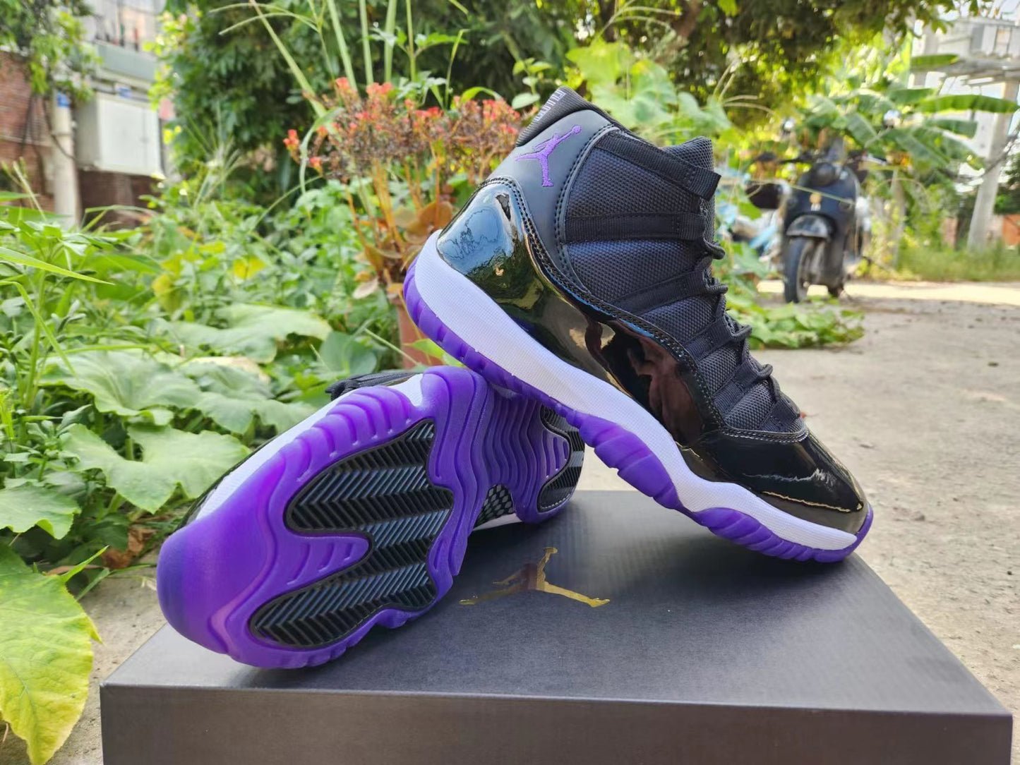 AJ 11 Purple Black
