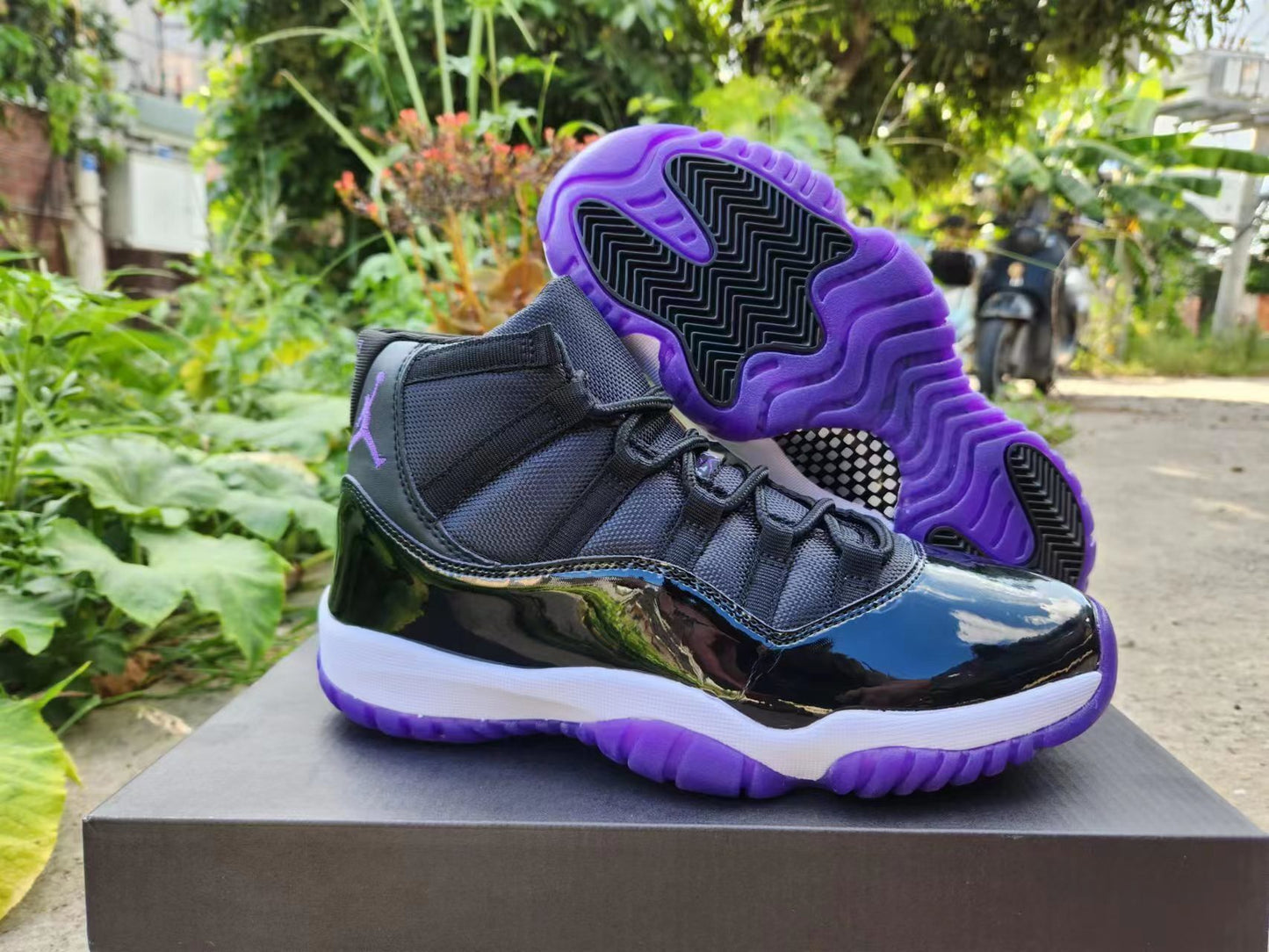 AJ 11 Purple Black